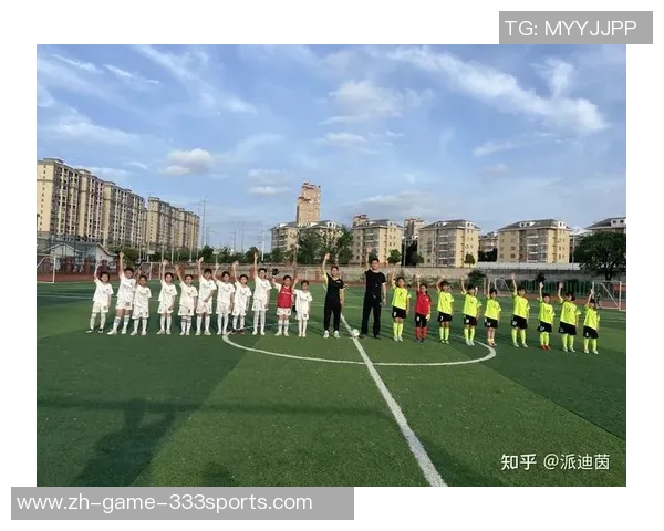 青春拼搏足球校联赛点燃校园激情展现运动精神与团队合作魅力